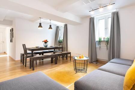 Marienplatz Apartment 2 Bedrooms Living Room Kitchen ミュンヘン エクステリア 写真